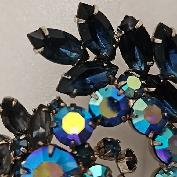 Vintage Large Aurora Borealis Navy Brooch - Picture 2 of 7